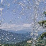 عکس فواره با دورنمای کوه-فواره